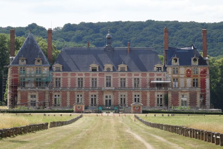 Ce château des Yvelines accueille un spectacle de drones, lampions et un grand feu d'artifice fin mai