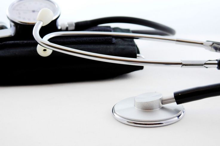 Coronavirus : des traitements prometteurs mais des moyens limités