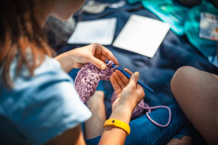 Couture, tricot, broderie : le bon plan pour s'occuper pendant le confinement