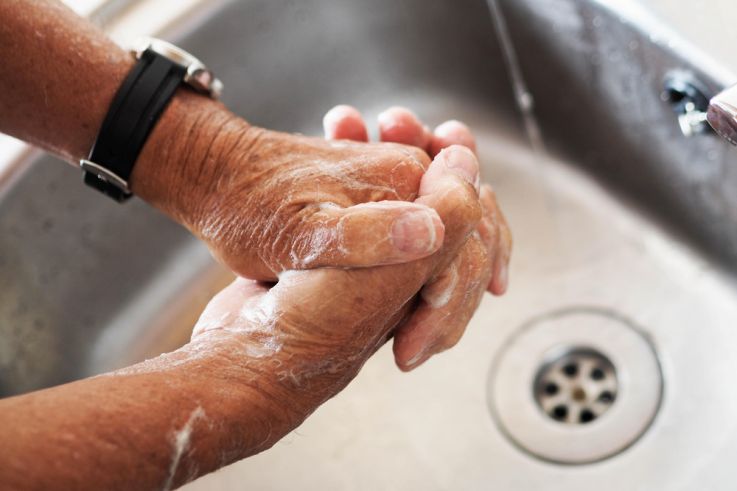 Coronavirus : Les français se lavent-ils moins les mains aujourd'hui que lors du confinement ?