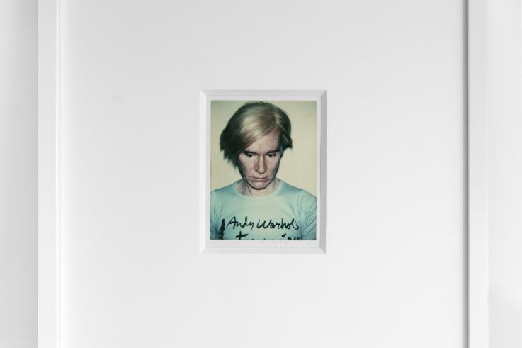 Une exposition Andy Warhol dans une galerie d'art à Paris