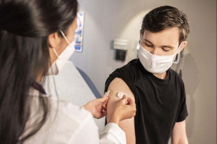 Coronavirus - Vaccination des adolescents : le vaccin Moderna désormais autorisé pour les 12-17 ans 