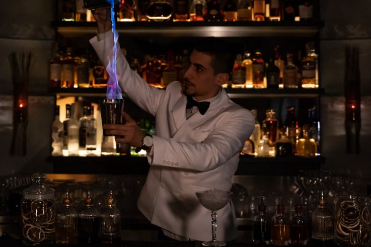 Le bar à cocktail du Grand Salon au Nolinski, un spot intimiste pour des apéros chics et jazzy