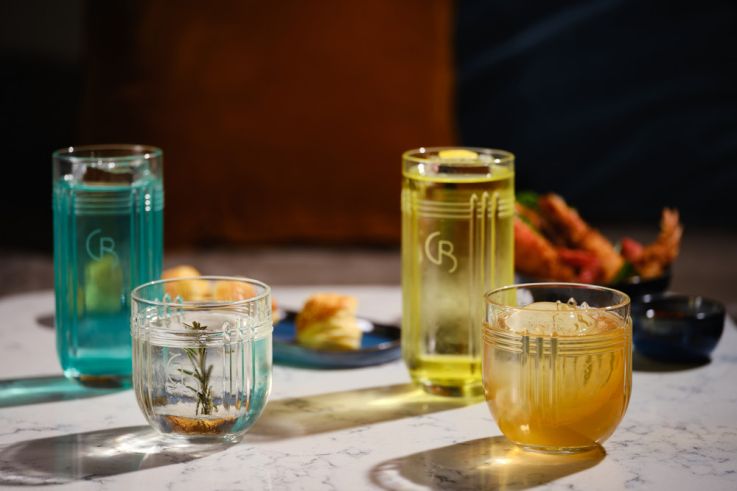 Un bar éphémère avec accords cocktails et tapas débarque au cœur d'un hôtel parisien