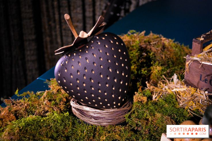 Oeuf de Pâques 2022 par Yann Brys pour l'Hôtel Nolinski : une fraise chocolatée ! 