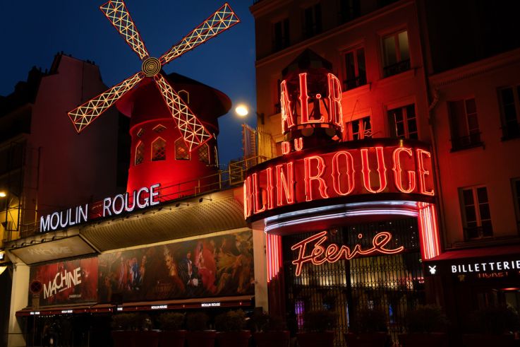 Séjour insolite dans la chambre cachée du Moulin Rouge avec dîner, spectacle & visite privée pour 1€