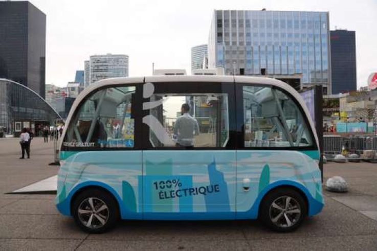 Trois navettes autonomes en test à la Défense