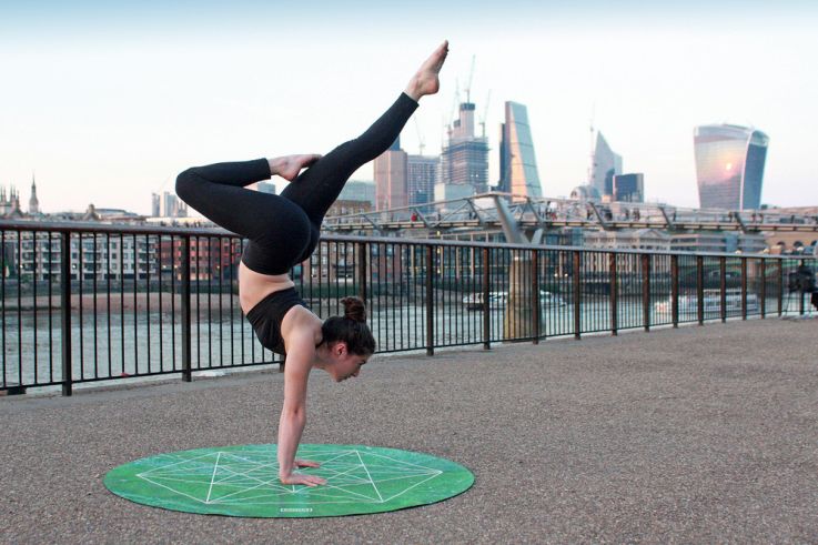 Des cours de yoga avec une vue imprenable sur Paris !