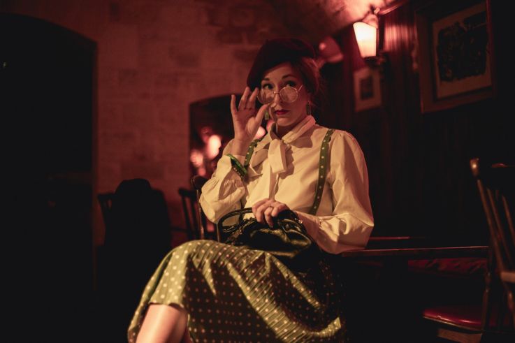 Cabaret Rive Gauche : l'expérience immersive qui vous fait discuter avec Barbara et Boris Vian