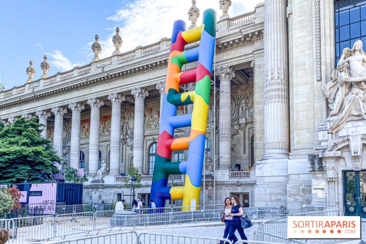 Grand Palais : c'est quoi, cette échelle multicolore sur la façade du musée ?