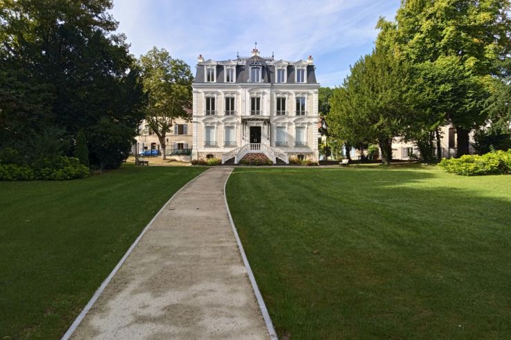 Cette demeure bourgeoise de style Napoléon III...