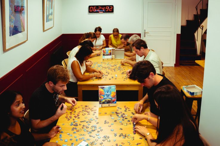 Puzz : le premier café-bar à puzzles de Paris, entre détente et défis chronométrés