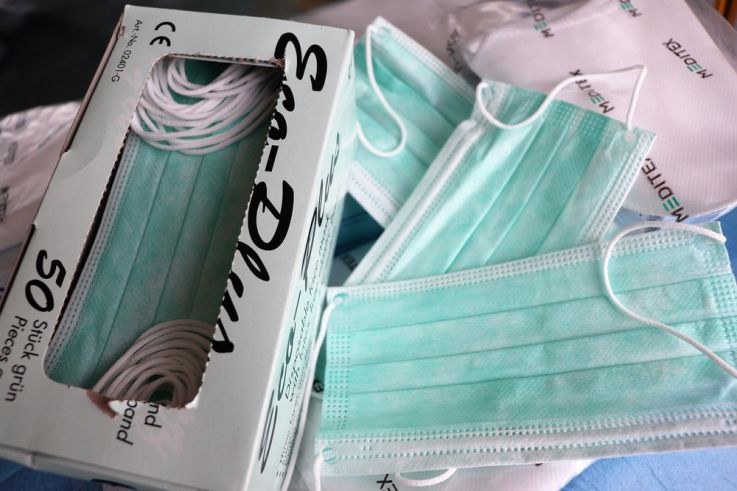 Coronavirus : l'Etat signe quatre nouveaux contrats pour la fabrication de masques
