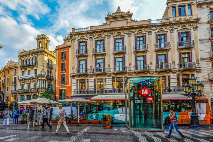 Coronavirus : la Catalogne ferme ses discothèques et instaure un couvre-feu