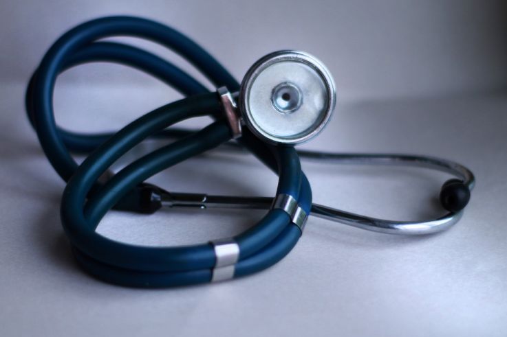 Covid : les soignants asymptomatiques atteints de la maladie désormais contraint de s'isoler