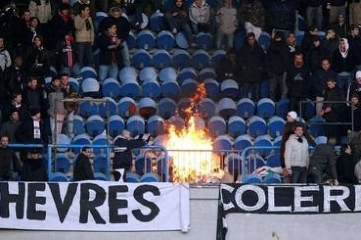 Lorient : Notes > La défense absente