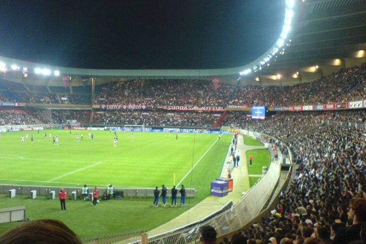 Le PSG cherche son hymne