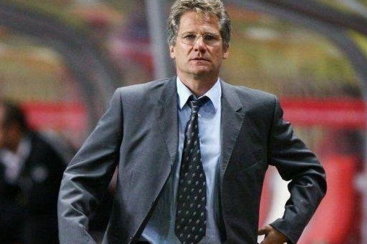 Lens : Bölöni - "Le PSG est plus fort que Lille"