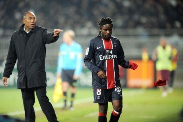 Tension palpable dans le groupe