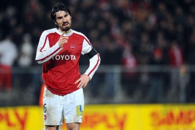 Bisevac focalisé sur VA