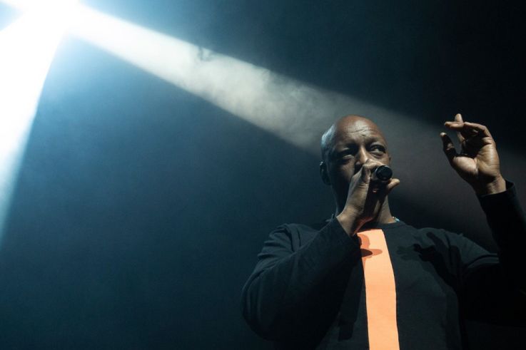 Oxmo Puccino annonce un concert en chansigné : une expérience unique à la Philharmonie de Parisigné d'Oxmo Puccino : expérience unique à la Philharmonie de Paris