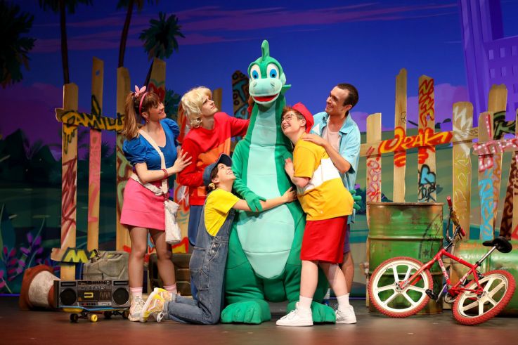 "Denver, le Dernier Dinosaure" au Théâtre de la Renaissance, aventure musicale pour toute la famille