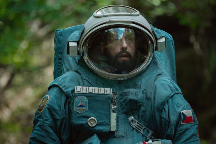 "Spaceman" : un voyage intergalactique avec Adam Sandler sur Netflix