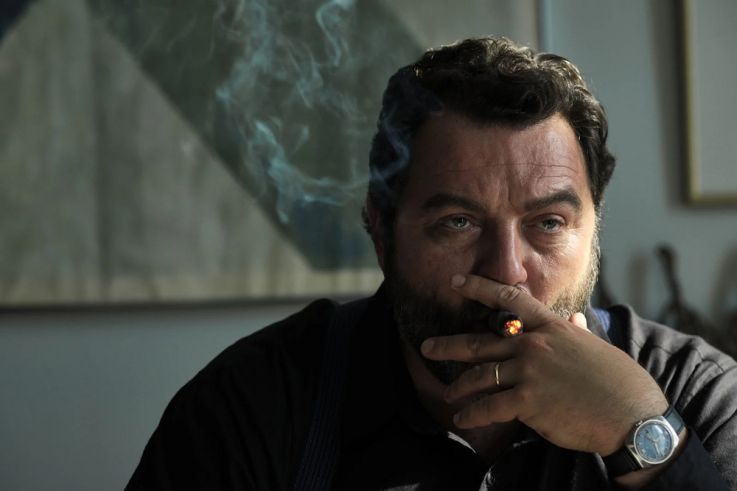 Chien blanc : Denis Ménochet et Kacey Rohl dans l'adaptation poignante du roman de Romain Gary