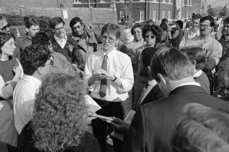 Deaf President Now! : documentaire sur Gallaudet et les droits civiques