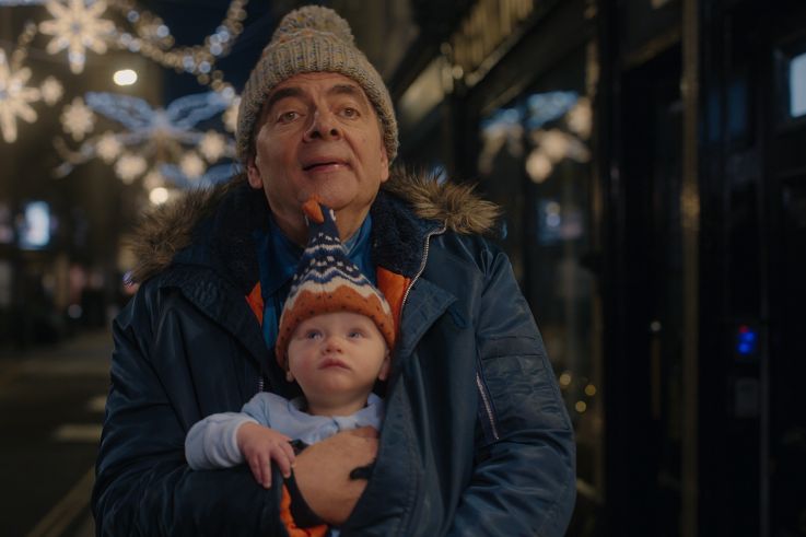 Seul face au bébé, la nouvelle comédie de Rowan Atkinson arrive sur Netflix