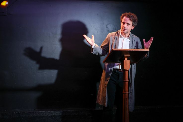 La Révolution : une Leçon d’Histoire au Théâtre de Poche