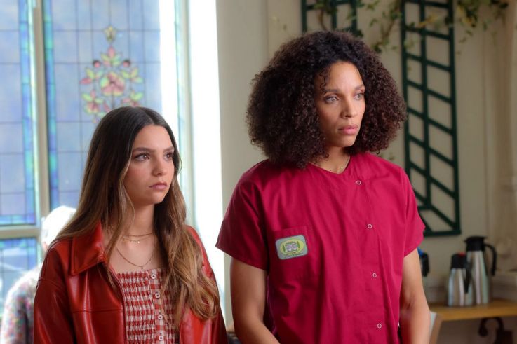 Maison de retraite, la série: Stéfi Celma, Manon Giraud-Balasuriya