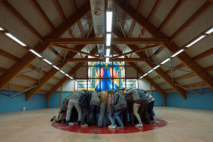 The Holy Boy : un adolescent absorbe la souffrance d’un village italien