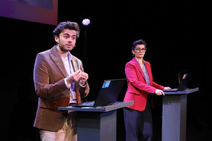 L’Art d’avoir toujours raison : satire au Théâtre Tristan Bernard
