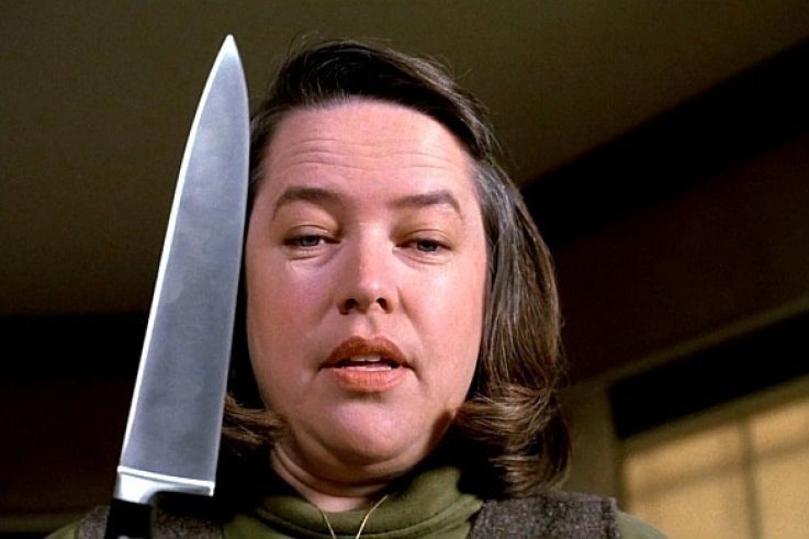 Misery sur France 4 : Kathy Bates séquestre un écrivain dans l’adaptation de Stephen King