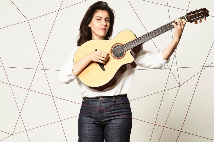 Souad Massi captive le public des Folies Bergère à Paris lors de son concert exceptionnel