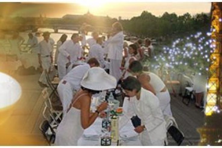 Dîner en blanc, Paris,  Champs Elysées, Banquet improvisé, Pique-nique géant