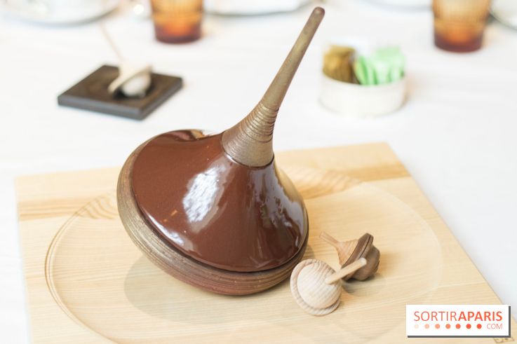 Bûche de Noël toupie du Shangri-La Paris 2017