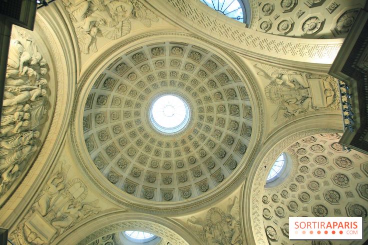 Un monde de plis à la chapelle Expiatoire