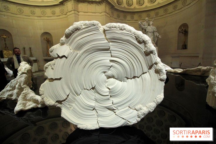 Un monde de plis à la chapelle Expiatoire