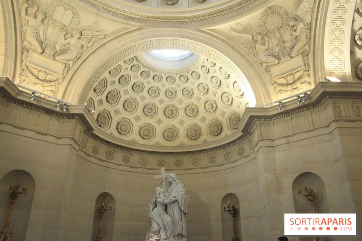 Un monde de plis à la chapelle Expiatoire