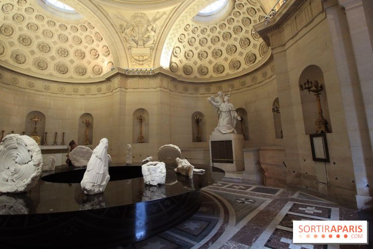 Un monde de plis à la chapelle Expiatoire