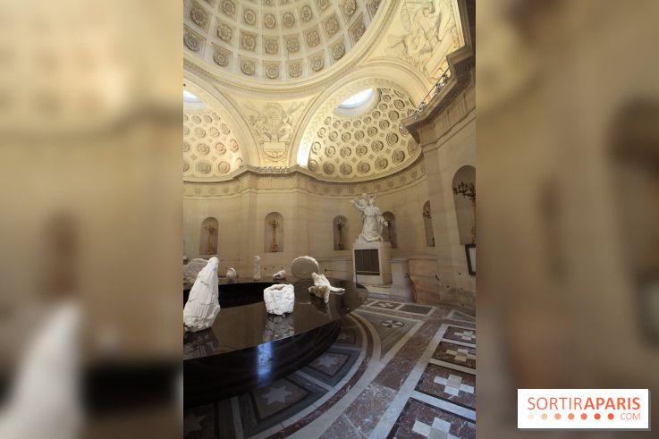 Un monde de plis à la chapelle Expiatoire