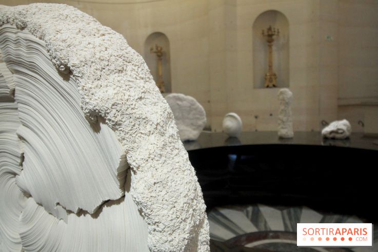 Un monde de plis à la chapelle Expiatoire