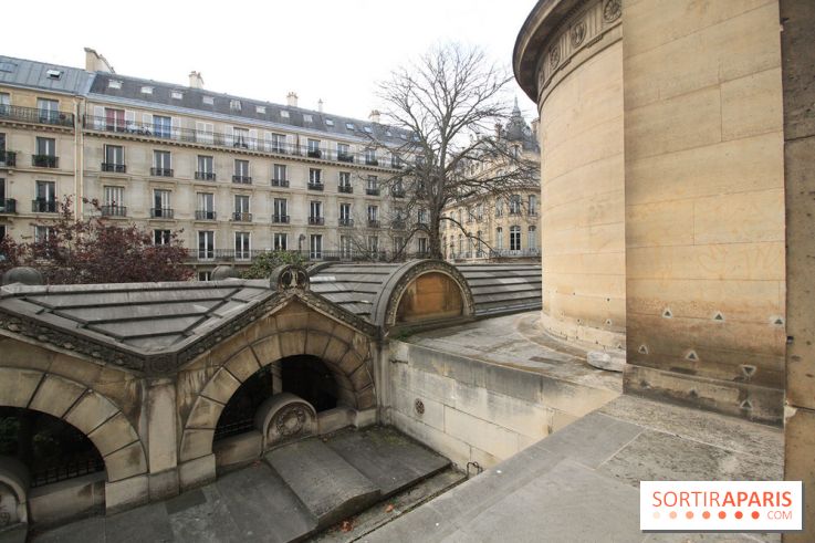 Un monde de plis à la chapelle Expiatoire