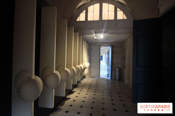 Un monde de plis à la chapelle Expiatoire