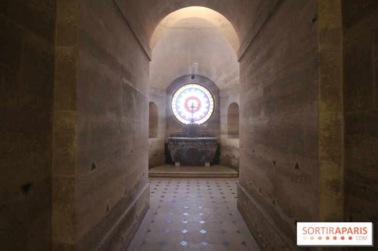 Un monde de plis à la chapelle Expiatoire