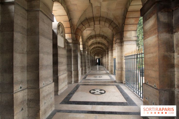 Un monde de plis à la chapelle Expiatoire