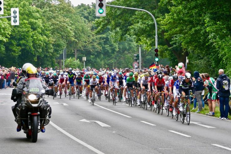 Coronavirus : sur le Tour de France 2020, un laboratoire mobile pour tester les coureurs