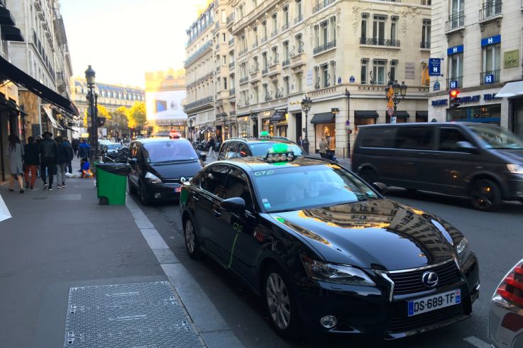 Coronavirus : les chauffeurs de taxi subissent de plein fouet l'épidémie à Paris